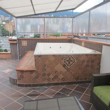 Calle 10 Suites Medellin Exterior photo